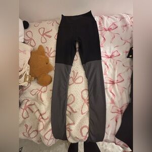 ALO Yoga Women’s Two-Tone Leggings